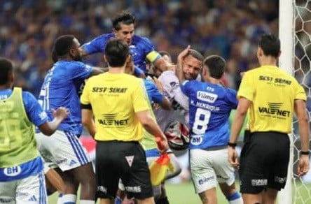 Rusuh di Brasil, Final Sepak Bola Berakhir dengan 23 Kartu Merah