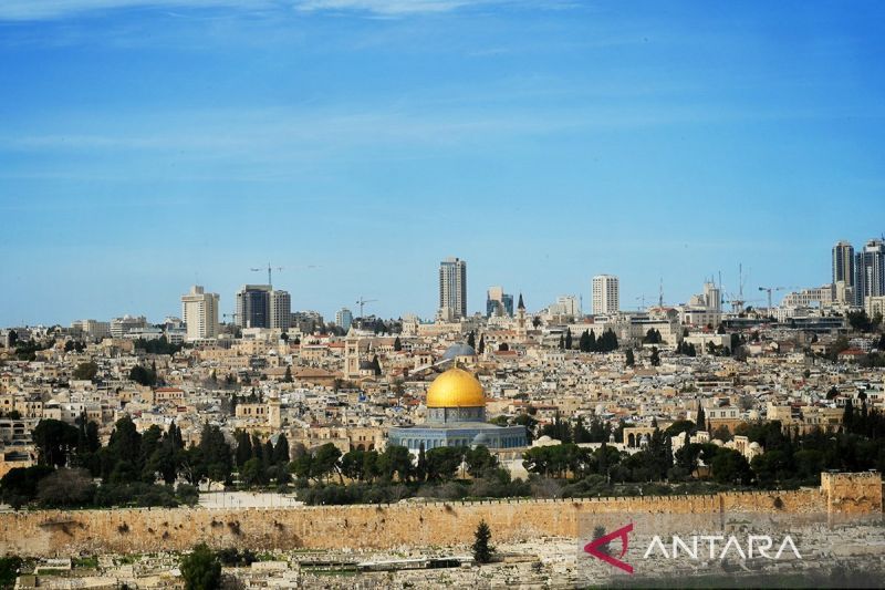 Pemukim Israel Masuki Masjid Al-Aqsa dan Kibarkan Bendera